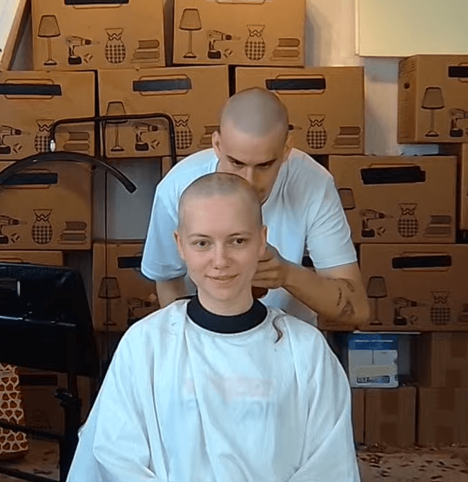 Kasix ogoliła włosy na live
Kasix ile zebrano na streamie
Kasix zbiórka dzieci rak
Kasix oddała włosy na peruki
Kasix akcja dla dzieci z rakiem