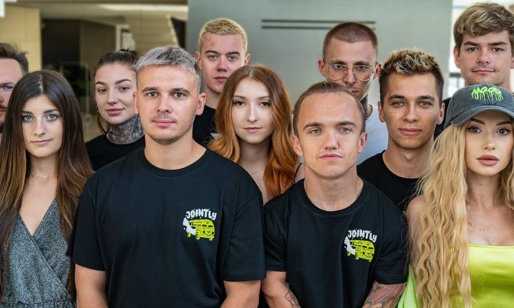 Ile Friz pobiera procent od influencerów? Liczba zwala z nóg 3 Friz prowizja
ile Friz pobiera od influencerów
Friz influencerzy
Friz zarobki